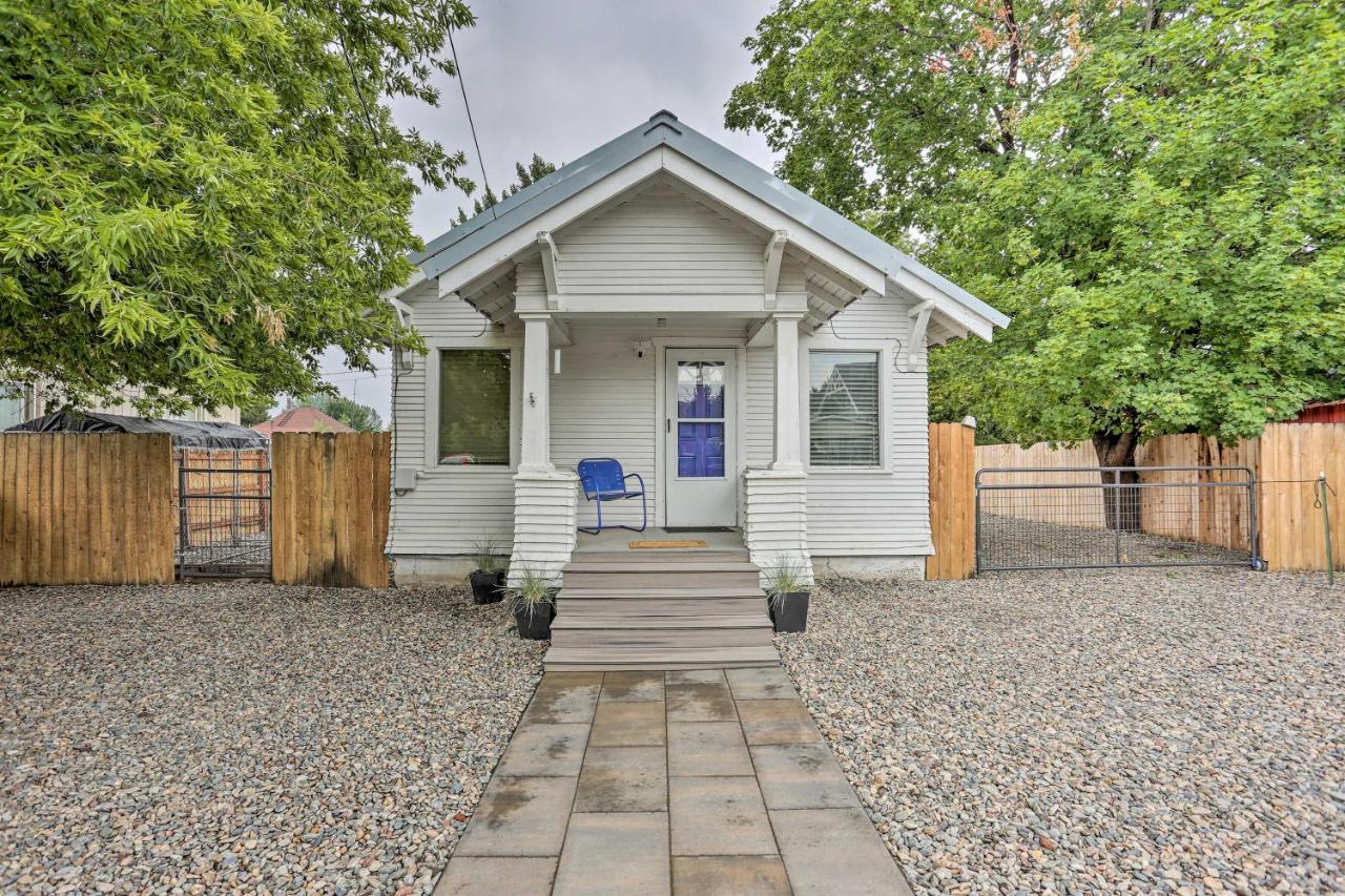 Pet-Friendly Baker City Escape With Private Yard! Exterior photo