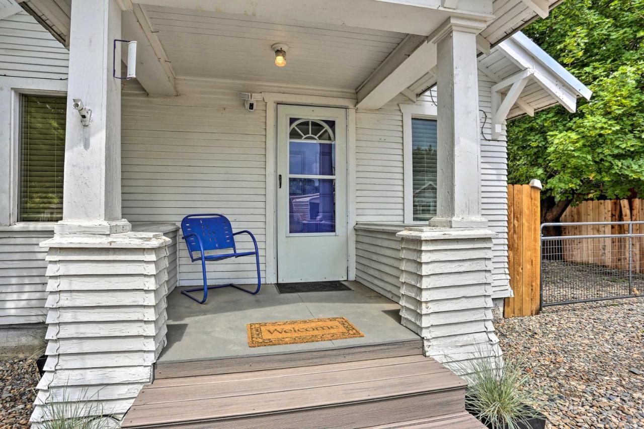 Pet-Friendly Baker City Escape With Private Yard! Exterior photo